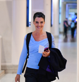 Ana Paula Arósio é flagrada em aeroporto e sorri para paparazzo  Foto: Webert Belicio / Agnews 
