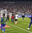 Jogadores do Fortaleza vão para o vestiário após invasão  Foto: Getty Images/Marcelo Hernandez