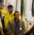 Ex-presidente Bolsonaro acenou para apoiadores e foi caminhando da ambulância até o hospital, na noite de sábado, 12.  Foto: Wilton Junior/Estadão / Estadão