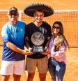 Felipe Meligeni ao centro com sua esposa e Franco Ferreiro   Foto: Mexico City Open / Esporte News Mundo