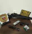 Objetos capturados pela PCPR após buscas e apreensões em endereços ligados ao suspeito  Foto: Divulgação/PCPR - 15.04.2025