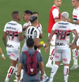 Jogadores do São Paulo discutem no gramado  Foto: Reprodução/Premiere