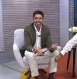 Jornalista mostrou que colega estava usando meias furadas  Foto: Reprodução