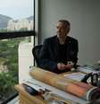Eike em seu escritório no Rio: 'supercana' foi recebida com desconfiança pelo setor  Foto: Reuters / BBC News Brasil