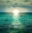 Estudo conduzido por pesquisadores japoneses sugere que primeiros organismos a fazer a fotossíntese no planeta deram uma cor esverdeada aos oceanos da Terra 100Y Design/Shutterstock  Foto: The Conversation
