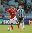  Foto: Ricardo Duarte/Internacional - Legenda: Grêmio e Internacional ficam no 1 a 1 neste nervoso Gre-Nal pela 5ª rodada do Brasileirão / Jogada10