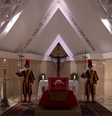 Rito fúnebre com corpo do papa Francisco na Casa Santa Marta, no Vaticano, na noite de segunda-feira, 21  Foto: Reprodução/Vatican Media