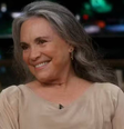 Regina Duarte diz que está cansada das novelas e brinca sobre volta à TV  Foto: Reprodução/TV Globo
