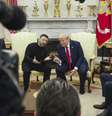 Foto ilustrativa: o presidente Donald Trump, à direita, se encontra com o presidente ucraniano Volodymyr Zelenskyy no Salão Oval da Casa Branca, sexta-feira, 28 de fevereiro de 2025, em Washington. (Foto AP/ Mystyslav Chernov)  Foto: AP - Mystyslav Chernov / RFI