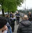 Policiais municipais reforçam segurança em torno de escola Notre-Dame de Toutes-Aides, em Nantes. (24/04/2025)  Foto: © LOIC VENANCE / AFP / RFI