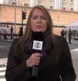 Ilze Scamparini com a Casa Santa Marta ao fundo: do terraço para as ruas de Roma  Foto: Reprodução/TV