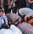 Parentes choram a morte de vítimas no pátio do hospital Al-Shifa, depois que a sua casa foi atingida por um ataque israelense no bairro de Sabra, na Cidade de Gaza, em 26 de abril de 2025. (Foto de Omar AL-QATTAA/AFP)  Foto: AFP - OMAR AL-QATTAA / RFI
