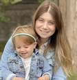 Rebecca Ableman, de 30 anos, estava empurrando o carrinho da filha de 2 anos quando foi atingida  Foto: Reprodução/Daily Mail