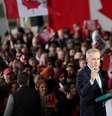 O primeiro-ministro canadense Mark Carney discursa durante o comício de campanha eleitoral do Partido Liberal em um hangar em Mississauga, Ontário, Canadá, em 26 de abril de 2025.  Foto: Mert Alper Dervis/Anadolu via Getty Images