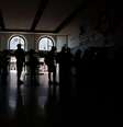Pessoas esperam no metrô durante apagão   Foto: Rodrigo Jimenez/EPA-EFE / BBC News Brasil