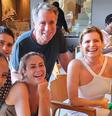 Paolla Oliveira comemora aniversário com colegas de 'Vale Tudo'  Foto: Reprodução/Instagram