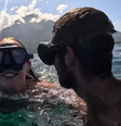 Momento em que casal flagrou o tubarão-baleia  Foto: Reprodução