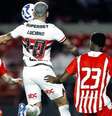  Foto: Paulo Pinto/São Paulo FC - Legenda: Luciano marcou os dois gols da vitória do Tricolor / Jogada10