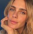 "Por que não pode ter uma pessoa que nem eu na comunidade?", questiona Carolina Dieckmann  Foto: Reprodução/Instagram