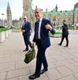 O primeiro-ministro canadense, Mark Carney, volta ao trabalho após a vitória do seu partido nas eleições de segunda-feira (28/4) no país  Foto: Reuters / BBC News Brasil
