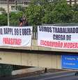 Viaduto Tutoia, na Vila Mariana, zona sul de São Paulo, amanheceu com duas faixas do Breque Nacional.  Foto: Marcos Zibordi