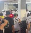  Foto: Reprodução - Legenda: Torcedores do Santos em confusão na Vila Belmiro / Jogada10