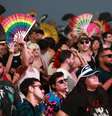 Fãs de Lady Gaga lotam a Praia de Copacabana   Foto: Pedro Kirilos  / Estadão