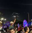 ‘Ó, o camarote’: ambulantes vendem banquinhos para show de Lady Gaga no Rio  Foto: Catarina Carvalho/Terra