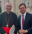 Gerson Camarotti no Vaticano com o secretário de Estado da Santa Sé, cardeal Pietro Parolin, apontado entre os mais fortes candidatos a papa  Foto: Reprodução