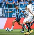  Foto: Lucas Uebel / Grêmio FBPA - Legenda: Alysson Edwards tem atuação acima das expectativas e passa a brigar por titularidade no Grêmio / Jogada10