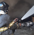 Bombeiros combatem chamas em galpão de eletrônicos em SP  Foto: X/@BombeirosPMESP