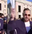 Homem bate leque no Vaticano  Foto: Reprodução/Globoplay