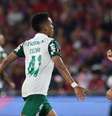  Foto: Cesar Greco/Palmeiras - Legenda: Estêvão comemora seu gol, o primeiro da vitória do Palmeiras em Assunção / Jogada10