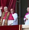 O Papa Leão XIV saúda o mundo pela primeira vez para conceder sua bênção Urbi et Orbi. O Cardeal Robert Francis Prevost foi eleito como o 267º Sucessor de Pedro pelos 133 cardeais eleitores, na quinta-feira, 8 de maio.  Foto: Vatican News