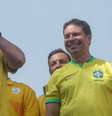 Jair Bolsonaro e Alexandre Ramagem em ato na zona norte do Rio de Janeiro no ano passado  Foto: Pedro Kirilos/Estadão / Estadão