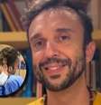 Vinícius Calderoni e Thiago Amaral no vídeo em que celebraram o sucesso do transplante e, no destaque, o primeiro encontro no hospital após a cirurgia  Foto: Reproduções