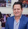 'Quase me matou do coração': sertanejo Marrone bate com a cabeça em queda durante show e apavora Bruno. Saiba estado de saúde atualizado do cantor.  Foto: AGNews / Purepeople