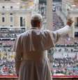 Papa Leão XIV saudou a multidão de fiéis neste domingo, 11  Foto: Divulgação/Vatican News