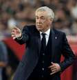 Carlo Ancelotti em jogo do Real Madrid contra o Barcelona  Foto: Borja Suarez / Reuters