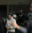 Abel Ferreira ao fundo de imagem dividida com treinador do São Paulo  Foto: Cesar Greco/Palmeiras / Divulgação