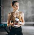Whey protein ajuda a alcançar a quantidade ideal de proteína na dieta  Foto: Freepik