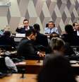 O ministro Wolney Queiroz está respondendo perguntas dos senadores sobre o esquema de fraudes no INSS  Foto: Saulo Cruz/Agência Senado