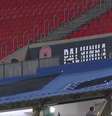 Dois torcedores são internados após serem atingidos por placa de metal que caiu no MorumBis  Foto: Reprodução/ESPN