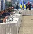 Imagem tirada pelo ministro das Relações Exteriores da Ucrânia mostrando a delegação de seu país durante uma rodada de negociações sobre a guerra na Ucrânia, em 16 de maio de 2025, em Istambul.  Foto: AFP - HANDOUT / RFI