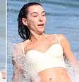 Quem nunca? Monica Martelli toma 'caldo' na Praia do Leblon, no Rio de Janeiro  Foto: Dan Delmiro | AgNews / Contigo