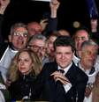 O candidato presidencial Nicusor Dan acompanha o resultado das pesquisas de boca de urna do segundo turno da eleição presidencial da Romênia, em Bucareste, Romênia, em 18 de maio de 2025.  Foto: REUTERS - Stoyan Nenov / RFI