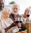Alimentos que devem ser evitados por idosos: álcool deve ser consumido sem exageros  Foto: depositphotos.com / AndrewLozovyi / Bons Fluidos