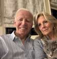 Biden postou uma foto ao lado da esposa Jill ao se manifestar sobre diagnóstico de câncer  Foto: Reprodução/X