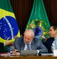 Lula assina MP da reforma do setor elétrico, na presença dos presidentes do Senado (Davi Alcolumbre) e da Câmara (Hugo Motta)  Foto: Wilton Junior/Estadão / Estadão