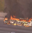 Ônibus pega fogo na rodovia Anhanguera, em São Paulo  Foto: Reprodução/TV Globo